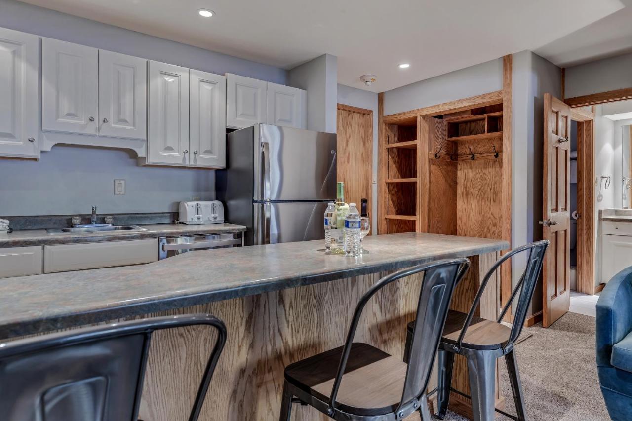 Laurelwood Condominiums 202 Сноумас Вилидж Екстериор снимка