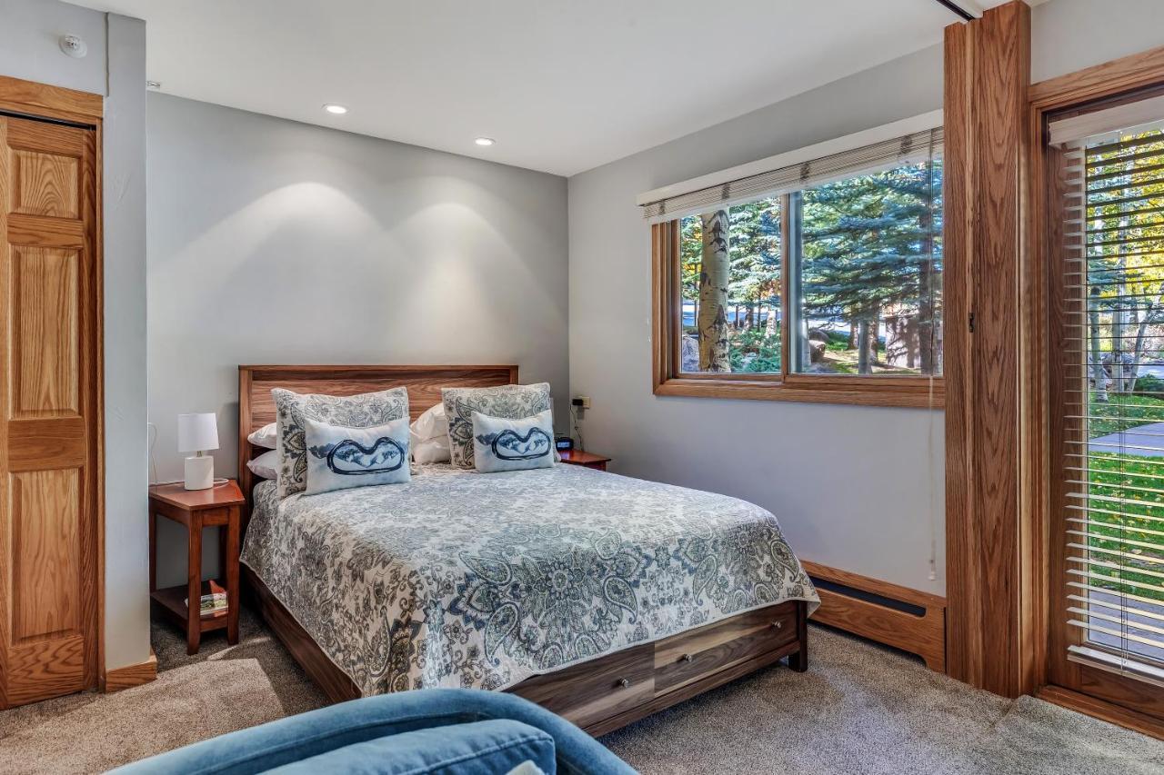 Laurelwood Condominiums 202 Сноумас Вилидж Екстериор снимка
