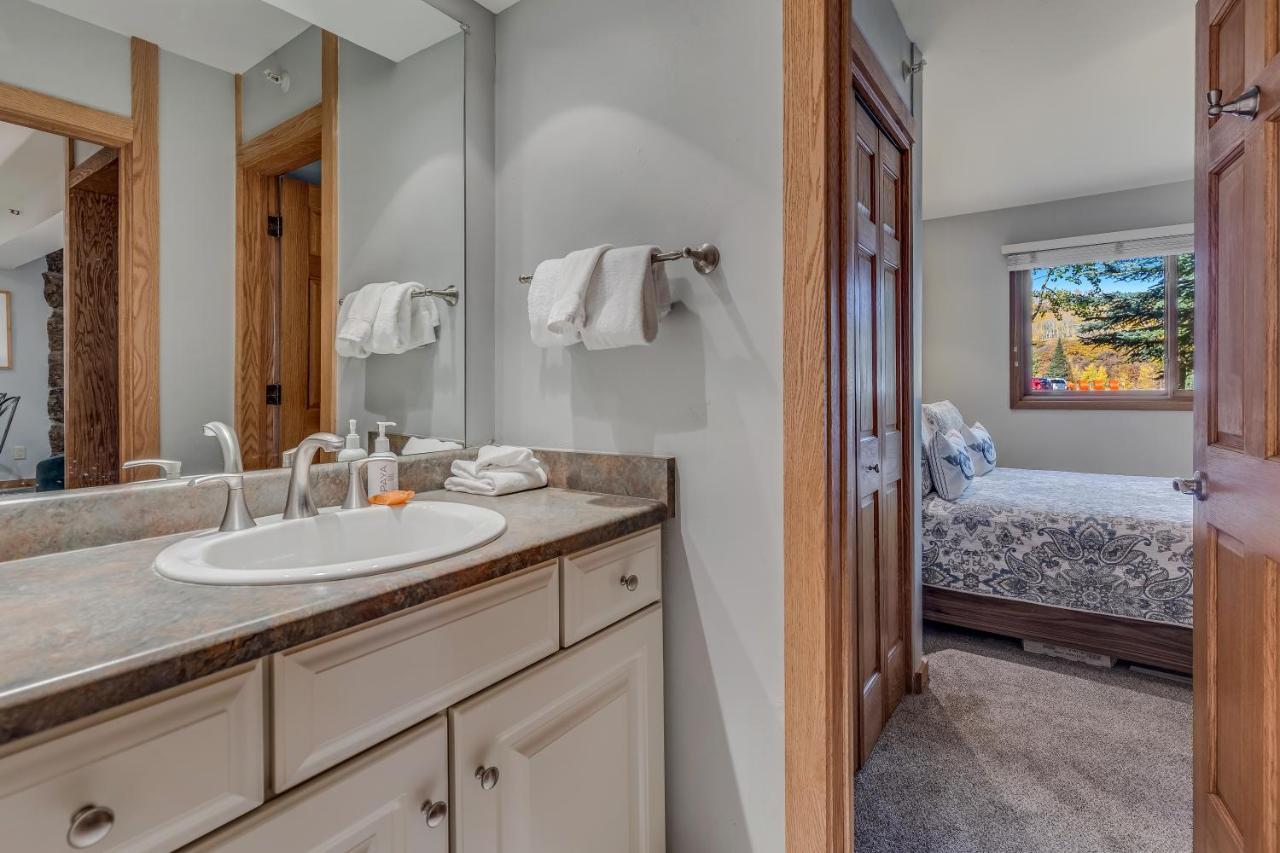 Laurelwood Condominiums 202 Сноумас Вилидж Екстериор снимка
